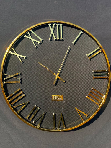 ساعت دیواری چرم سوزنی مشکی مات و استیل طلایی