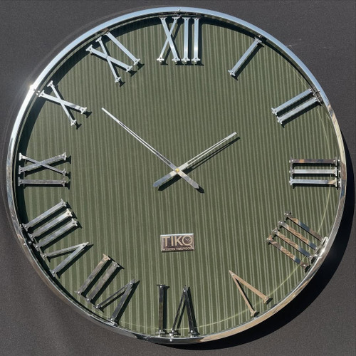 ساعت دیواری چرم سبز راه راه و استیل سیلور