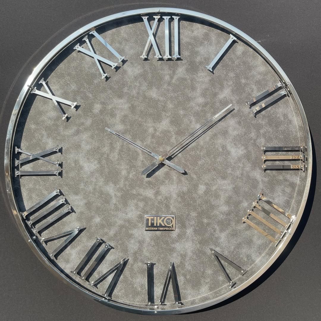 ساعت دیواری چرم ابروبادی و استیل سیلور